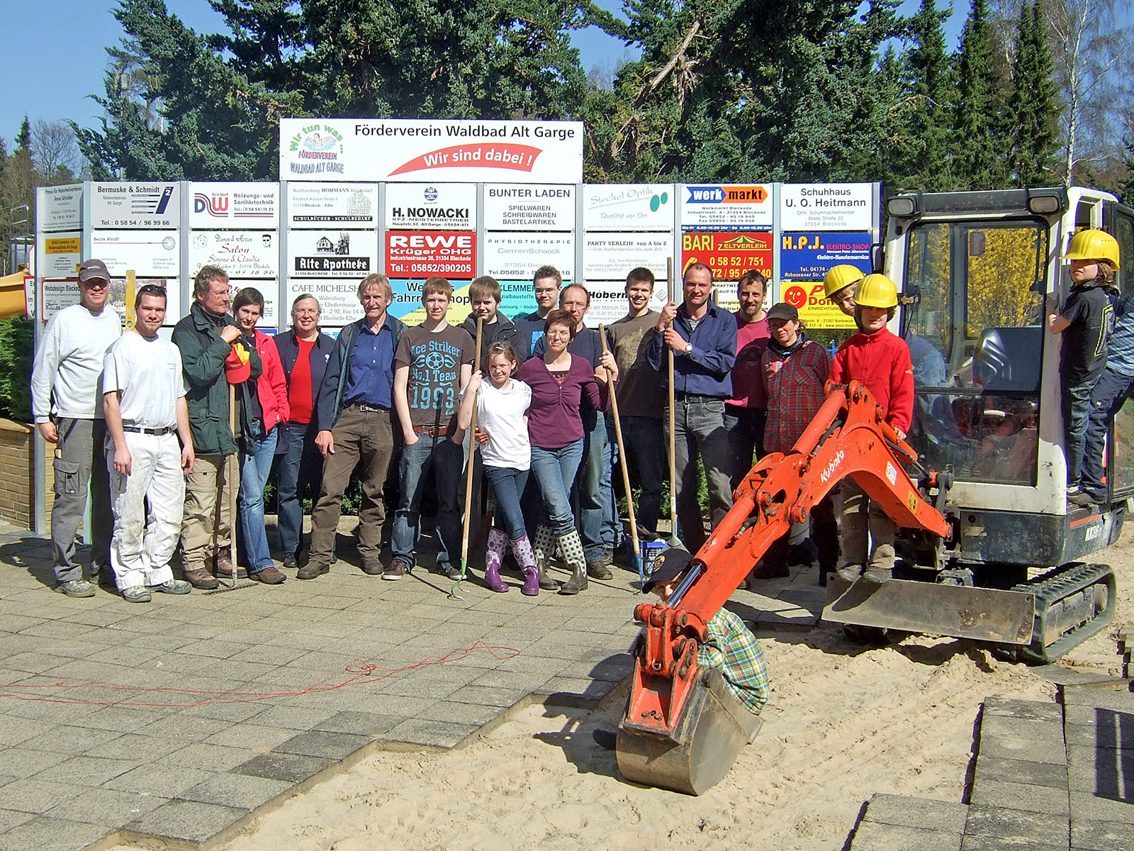 Eigenleister unterstützen den Förderverein Waldbad Alt Garge
